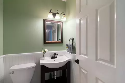 Bath - 20 Tillotson Dr, Jericho, VT 05465 photo 1 of 5