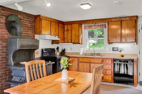 Kitchen - 12 Mountain View Rd, Jericho, VT 05465 photo 3 of 8