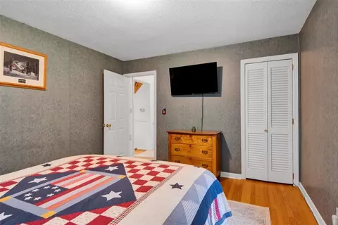 Bedroom - 12 Mountain View Rd, Jericho, VT 05465 photo 2 of 10
