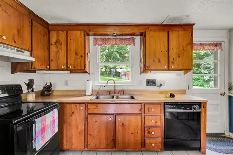 Kitchen - 12 Mountain View Rd, Jericho, VT 05465 photo 5 of 8
