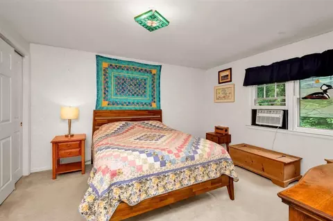 Bedroom - 12 Mountain View Rd, Jericho, VT 05465 photo 6 of 10