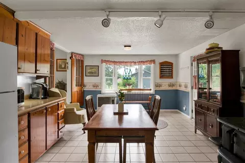Dining - 12 Mountain View Rd, Jericho, VT 05465 photo 1 of 2