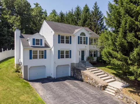 11 Wintergreen Dr, Merrimack, NH 03054