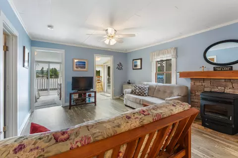 17 Waters Edge Rd, Swanzey, NH 03431