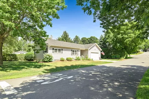 11 Foster Ter, Derby Line, VT 05830