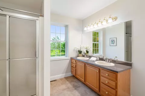 Bath - 109 Coyote Ln, Williston, VT 05495 photo 6 of 9