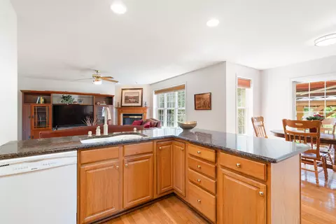 Kitchen - 109 Coyote Ln, Williston, VT 05495 photo 4 of 5