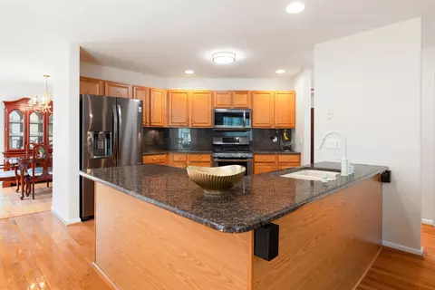 Kitchen - 109 Coyote Ln, Williston, VT 05495 photo 3 of 5