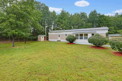 49 Ridgefield Dr, Nashua, NH 03062