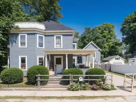 2 Pleasant St, Rochester, NH 03867