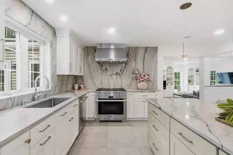 Kitchen - 24 Shephard Rd, Pelham, NH 03076 photo 4 of 7
