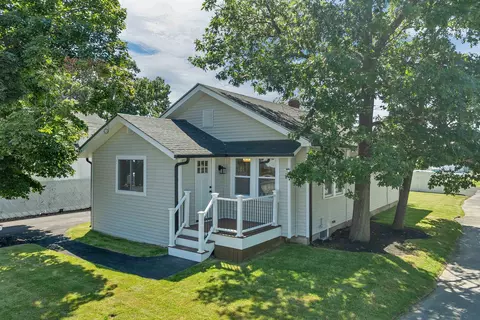 227 Pine St, Nashua, NH 03060