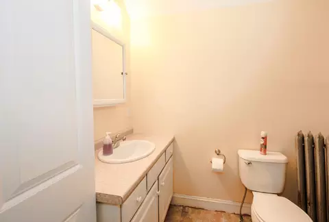 Bath - 75 Centre St, Concord, NH 03301 photo 2 of 3