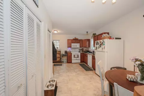 Entry Way - 75 Centre St, Concord, NH 03301 photo 3 of 5