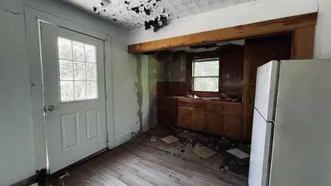 Entry Way - 51 Harrison Ave, Barton, VT 05822 photo 3 of 4