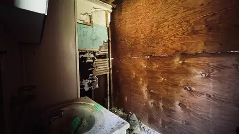 Bath - 51 Harrison Ave, Barton, VT 05822 photo 1 of 1