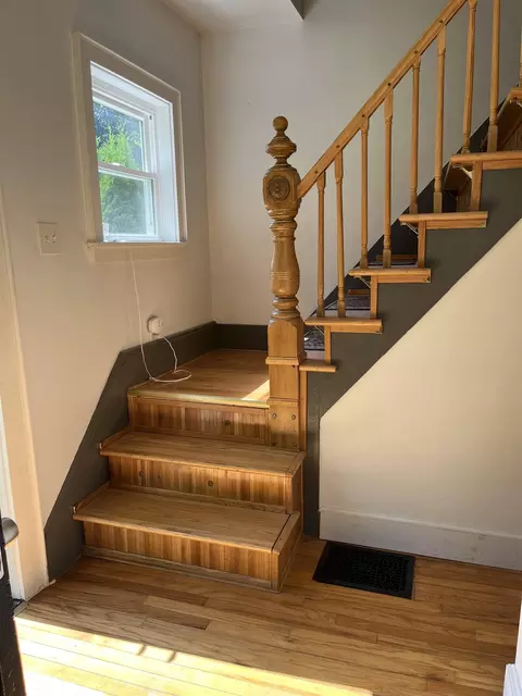 Entry Way - 24 Pleasant St, Proctor, VT 05765 photo 3 of 6