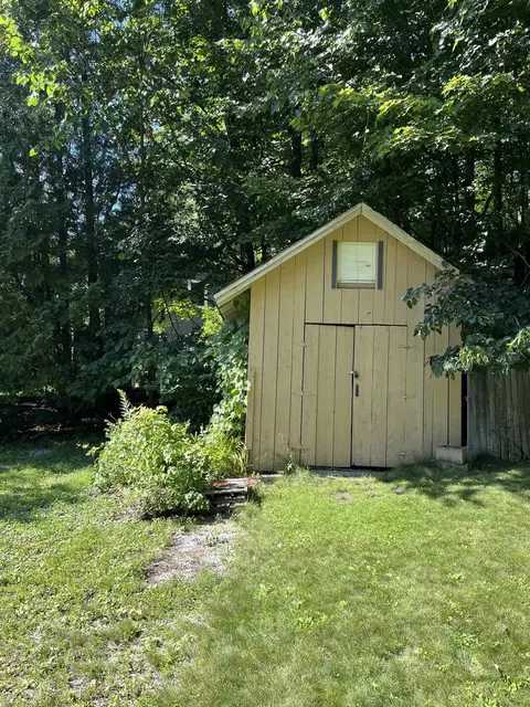 Exterior - 24 Pleasant St, Proctor, VT 05765 photo 7 of 9