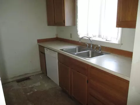 Kitchen - 44 Bridle Path, Dover, NH 03820 photo 2 of 2