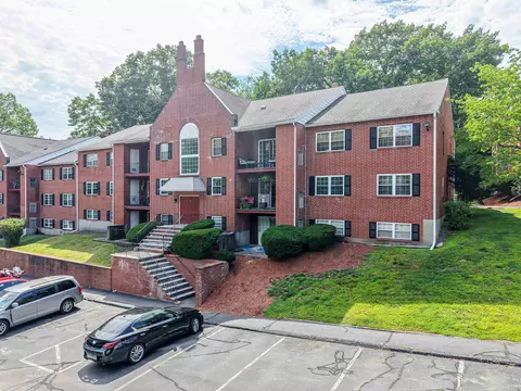5 Louisburg Sq #11, Nashua, NH 03060