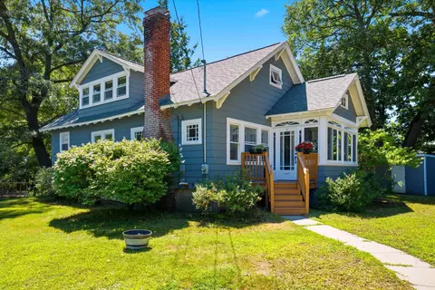 3 Maxham Ave, Nashua, NH 03064