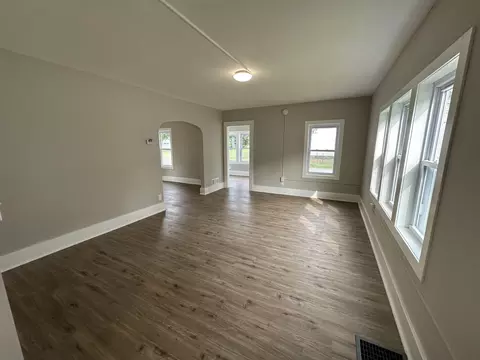 Living - 194 Union St, Springfield, VT 05156 photo 1 of 7