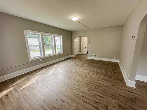 Living - 194 Union St, Springfield, VT 05156 photo 3 of 7
