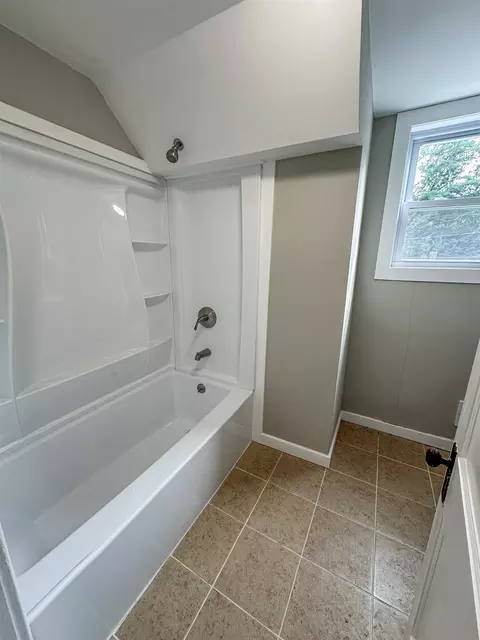 Bath - 194 Union St, Springfield, VT 05156 photo 1 of 1