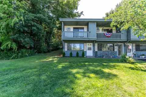 28 Chandler Ave UNIT 1, Plaistow, NH 03865