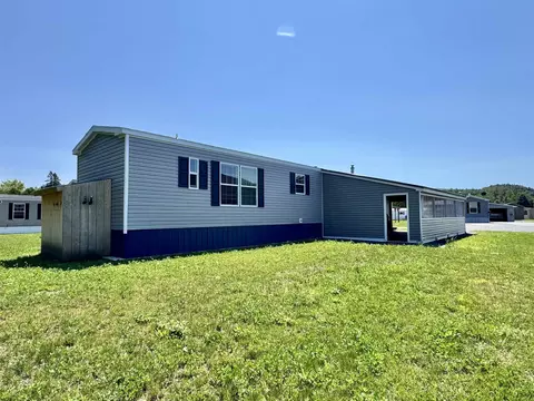 28 Pine St, Colebrook, NH 03576