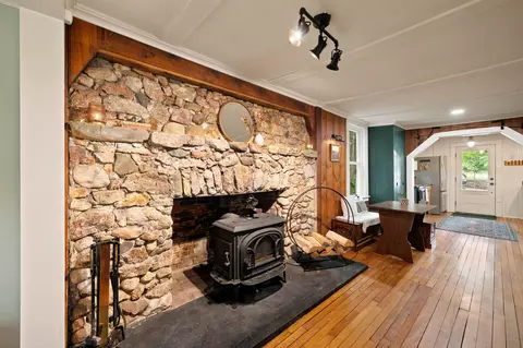 Entry Way - 13 Harvey Rd, Sutton, NH 03260 photo 5 of 5