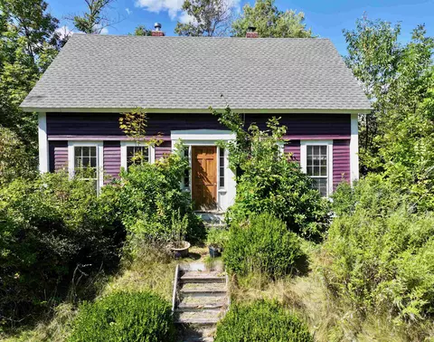225 Concord Stage Rd, Weare, NH 03281