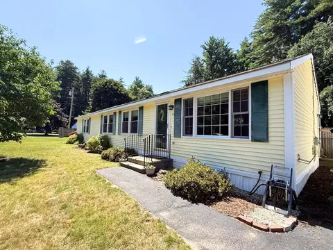 5 Santa Fe Rd, Nashua, NH 03062
