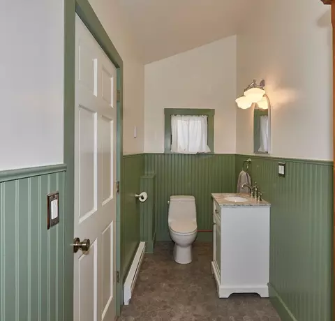 Bath - 106 Westminster Rd, Putney, VT 05346 photo 2 of 4