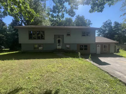8 Lamson Dr, Merrimack, NH 03054