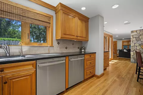 Kitchen - 17 Galway Rd, Windham, NH 03087 photo 8 of 10