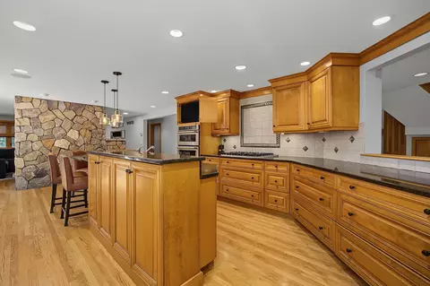 Kitchen - 17 Galway Rd, Windham, NH 03087 photo 5 of 10