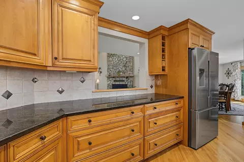 Kitchen - 17 Galway Rd, Windham, NH 03087 photo 4 of 10