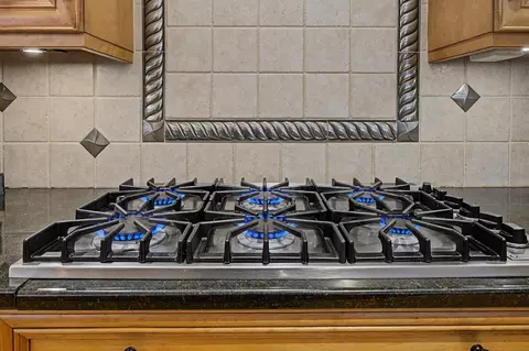 Kitchen - 17 Galway Rd, Windham, NH 03087 photo 3 of 10