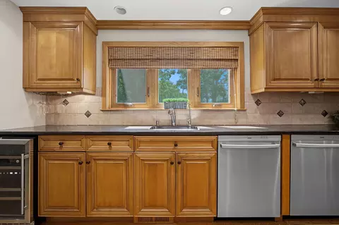 Kitchen - 17 Galway Rd, Windham, NH 03087 photo 7 of 10