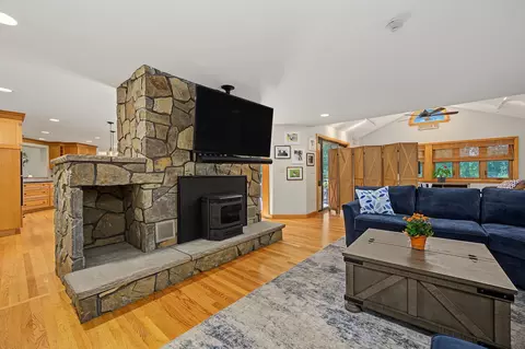 Living - 17 Galway Rd, Windham, NH 03087 photo 3 of 5