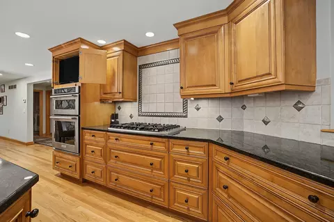 Kitchen - 17 Galway Rd, Windham, NH 03087 photo 2 of 10