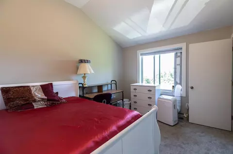 Bedroom - 150 Merrimack St, Hooksett, NH 03106 photo 8 of 9