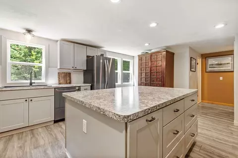 Kitchen - 32 Penacook Path, Sunapee, NH 03782 photo 5 of 6