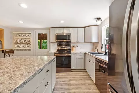 Kitchen - 32 Penacook Path, Sunapee, NH 03782 photo 2 of 6