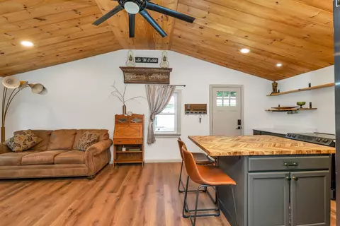 28 Mount Vernon St, Farmington, NH 03835
