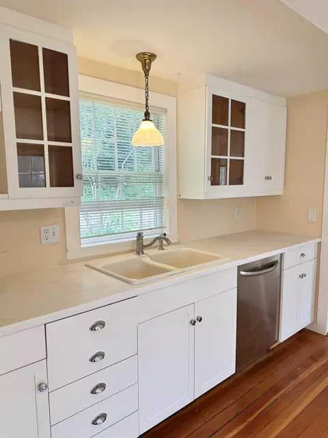 Kitchen - 7 Cross St, Newfane, VT 05345 photo 4 of 8