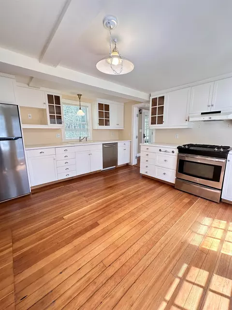 Kitchen - 7 Cross St, Newfane, VT 05345 photo 7 of 8