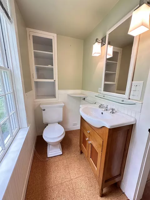 Bath - 7 Cross St, Newfane, VT 05345 photo 1 of 7