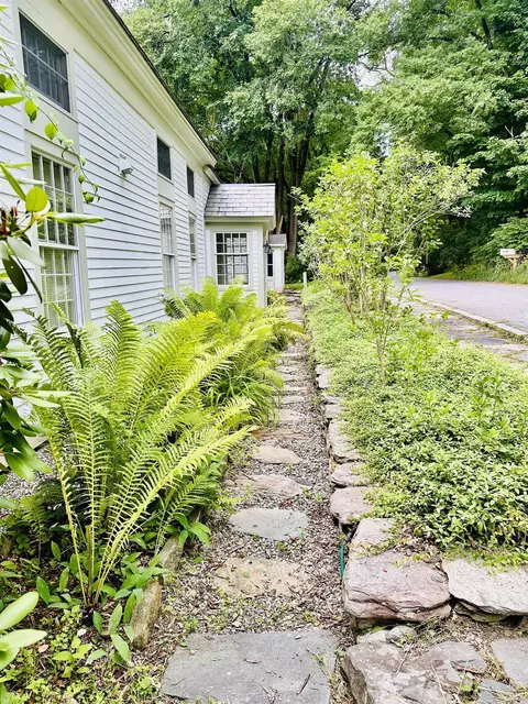 Exterior - 7 Cross St, Newfane, VT 05345 photo 4 of 16